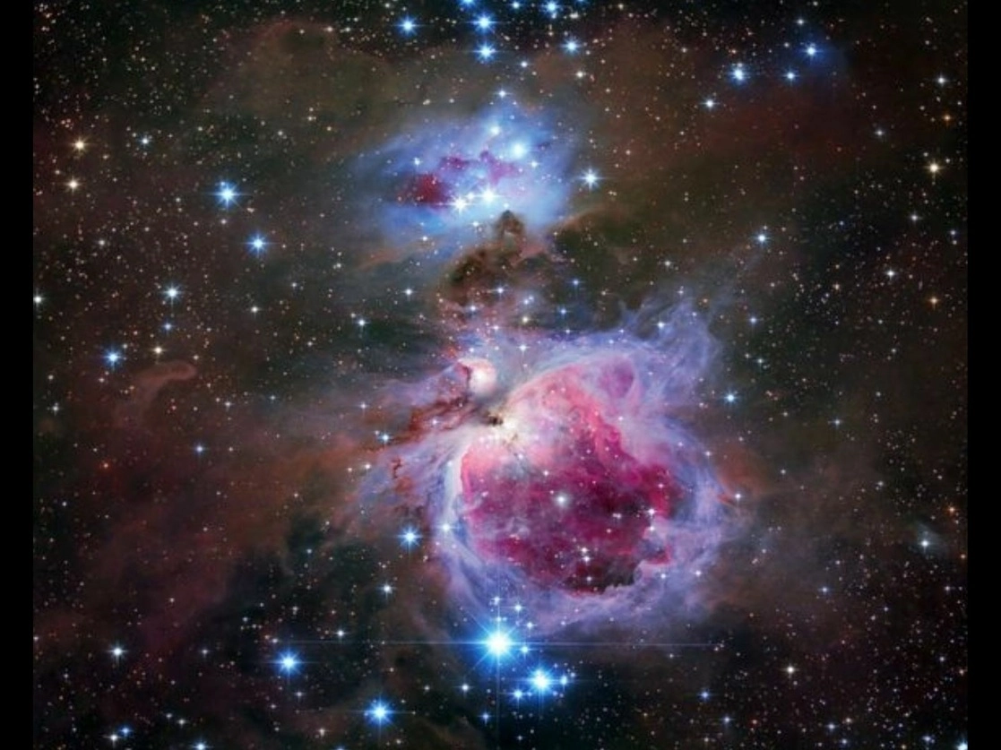 La materia entre las estrellas en una galaxia, llamada medio interestelar, consiste no solo en gas, sino también en polvo. Ahora se ha probado que esas partículas de polvo se mezclan con hielo. Imagen tomada del sitio https://www.astroscu.unam.mx/