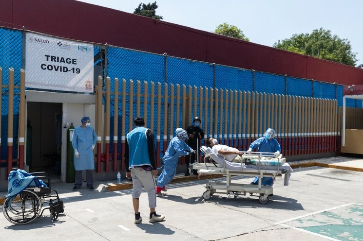 Paciente arriba a las instalaciones del HGM este 28 de abril de 2020. Foto Pablo Ramos