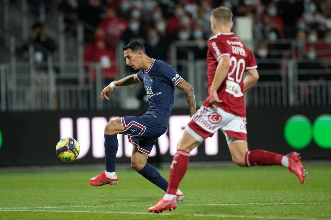 El argentino Ángel di María anotó el cuarto gol del PSG ante Brest, en el juego de la fecha tres de la Ligue 1. Foto Ap
