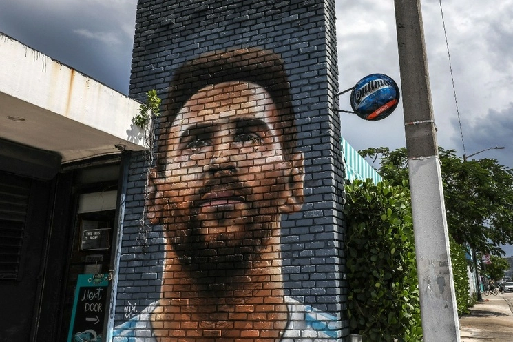 Otro efecto del adiós de Messi al PSG: el club francés ha perdido más de dos millones de abonados en su cuenta de Instagram, mientras que la del Inter de Miami, nuevo destino del astro argentino, creció en más de tres millones. En la imagen, un mural en Miami, el 7 de junio de 2023. Foto Afp