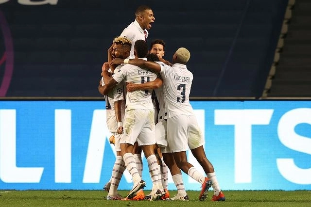 Dos goles en 149 segundos para resucitar la esperanza de una epopeya europea tantas veces frustrada: el PSG, ganador in extremis ante el Atalanta (2-1) el miércoles en Lisboa, se ganó el derecho a soñar tras alcanzar al fin las semifinales en Liga de Campeones. Foto Rafael Marchante / Pool / Afp