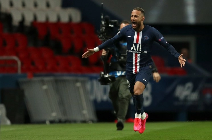 Neymar Jr, jugador del PSG celebra su anotación ante el Borussia Dortmund, en los octavos de final de la Champions League. Foto Afp   