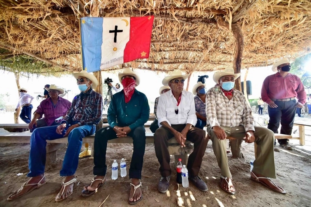 Integrantes de la Guardia Tradicional del Pueblo Yaqui, en el pueblo Vicam, Sonora. Foto Cuartoscuro / Archivo