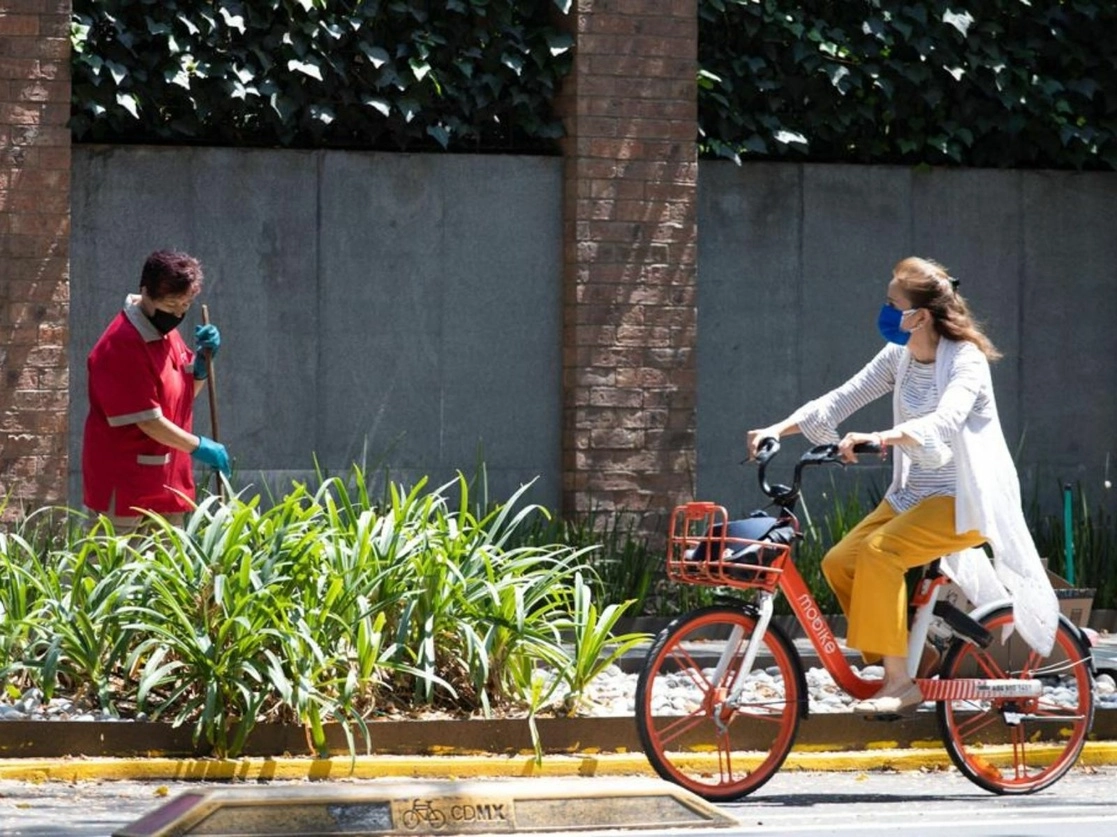En los cambios a la Carta Magna se consigna que los municipios estarán facultados para formular, aprobar y administrar la zonificación y planes de desarrollo urbano municipal, así como los planes en materia de movilidad y seguridad vial. Foto Pablo Ramos / Archivo