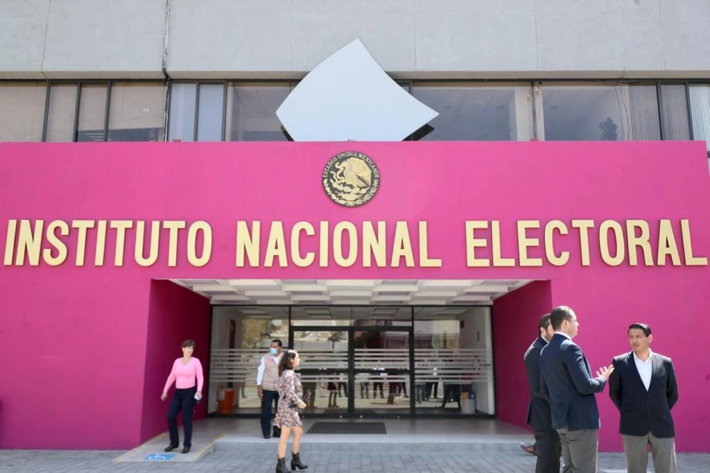 Fachada principal de la sede del Instituto Nacional Electoral, en la Ciudad de México, el 2 de marzo de 2023. Foto Roberto García Ortiz