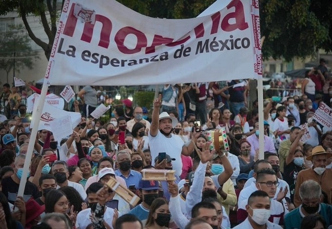 Militantes de Morena en imagen de archivo. Foto tomada de la cuenta de Twitter @PartidoMorenaMx
