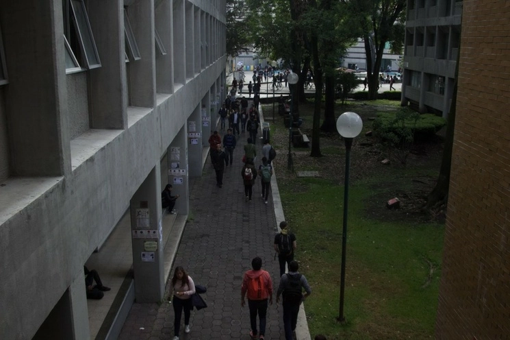 El acuerdo modificatorio tiene como fin apoyar al alumnado inscrito de tiempo completo y en la modalidad presencial, en un plan de estudios de la UNAM, que carezca de apoyo económico para este fin y que no perciba un ingreso laborales. Foto Cuartoscuro / archivo 