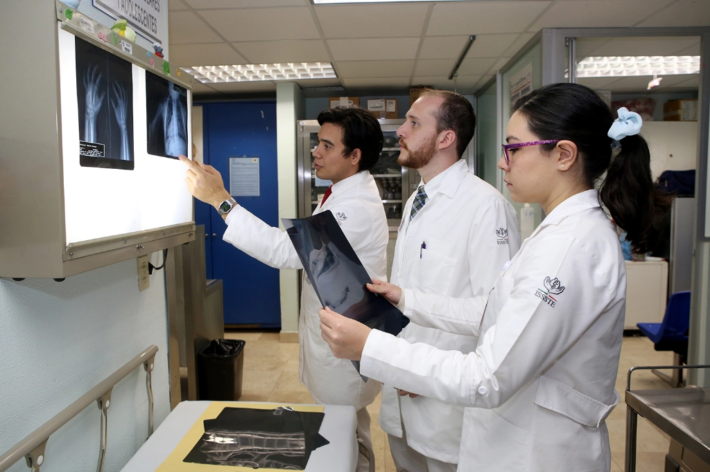 Profesionales de la salud en imagen de archivo. Foto Gobierno de México