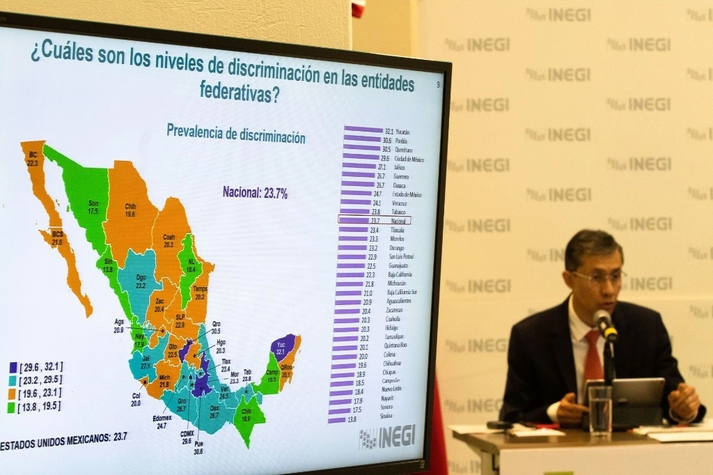 El decreto publicado por el DOF detalla que la discriminación directa es cuando una persona recibe un trato menos favorable que otra en una situación similar. Foto Cuartoscuro / archivo 