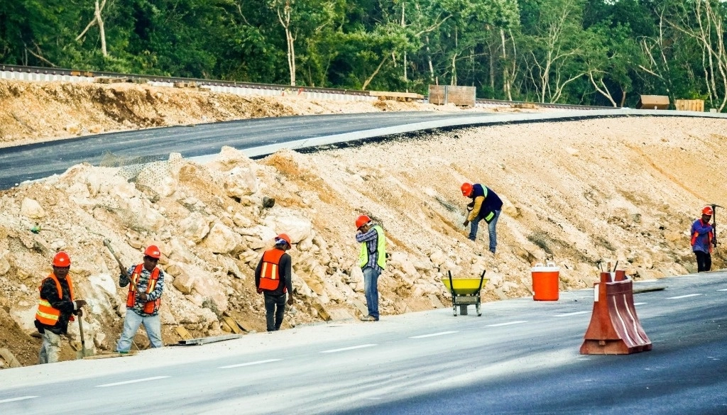 Labores de construcción del Tren Maya en un Mérida, Yucatán. Foto Cuartoscuro / Archivo 