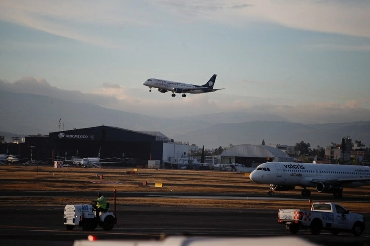 Aviones en el Aeropuerto Internacional de la Ciudad de México. Foto Cristina Rodríguez / Archivo
