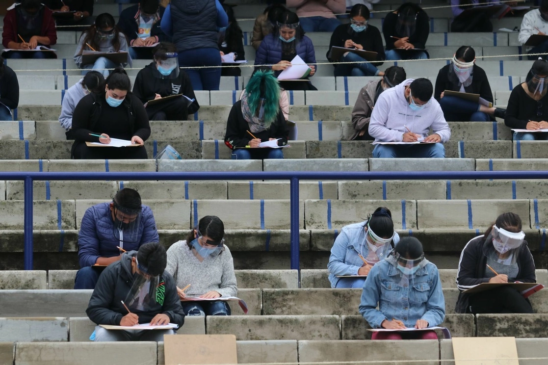 Durante el ciclo de exámenes de admisión 2020 para la UNAM, en el estadio Olímpico Universitario, el 19 de agosto de 2020. Foto Cuartoscuro

