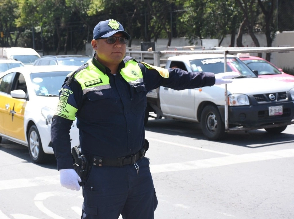 Las infracciones detectadas por los sistemas tecnológicos (Fotocívicas) o por los equipos electrónicos portátiles, solo podrán ser impuestas por los policías autorizados. Foto tomada de X @SSC_CDMX