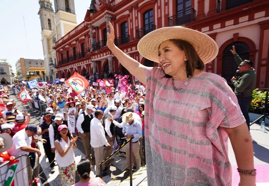 La candidata de PRI, PAN y PRD durante un mitin en Colima. Foto ‘La Jornada’ /Archivo
