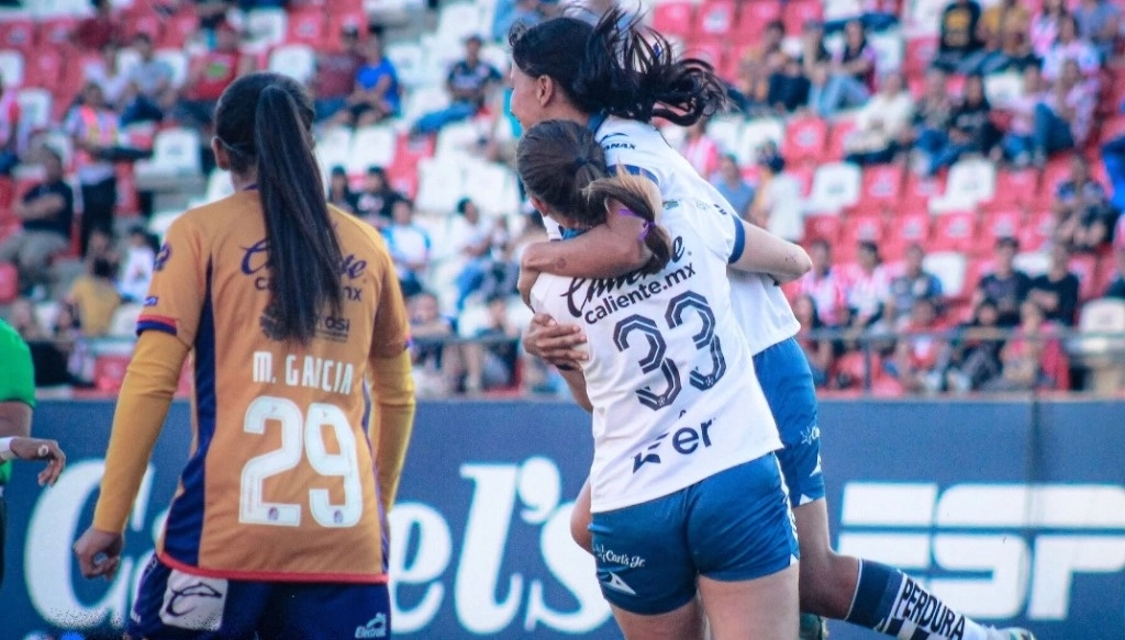 Isaben Kasis adelantó a las potosinas en el estadio Alfonso Lastras al minuto 62 con un disparo dentro del área. Foto @ClubPueblaFem
