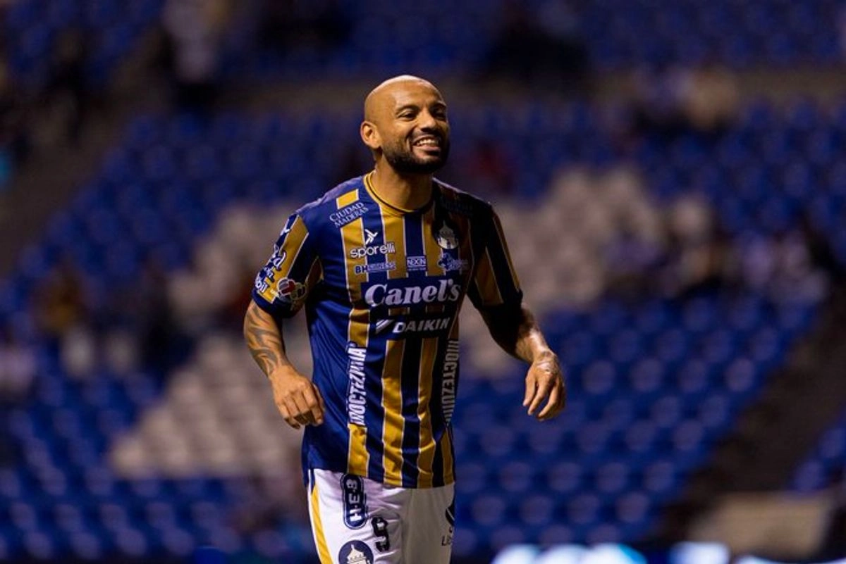 El futbolista del Atlético de San Luis, João Pedro festeja su anotación durante el encuentro. Foto tomada de la cuenta de X 