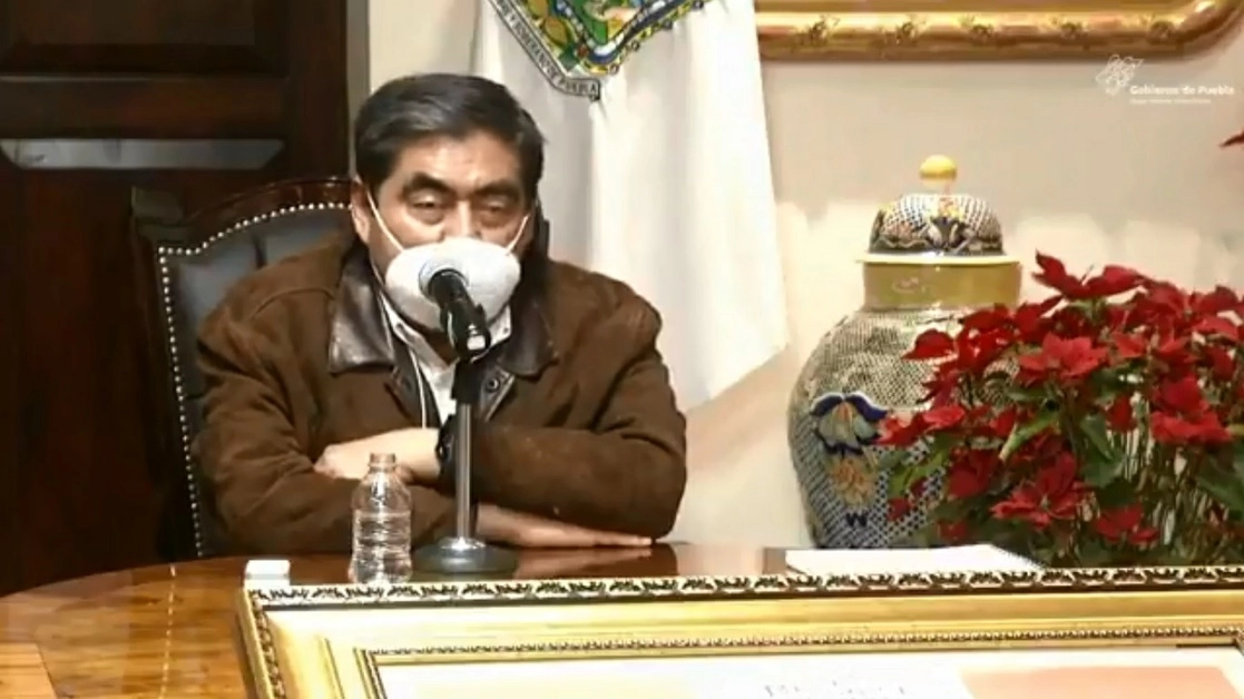 El gobernador Miguel Barbosa difundió un video para hacer el anuncio.
