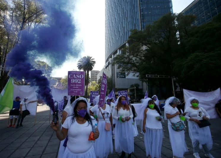 Protesta de mujeres contra la violencia vicaria. Foto Alfredo Domínguez / Archivo
