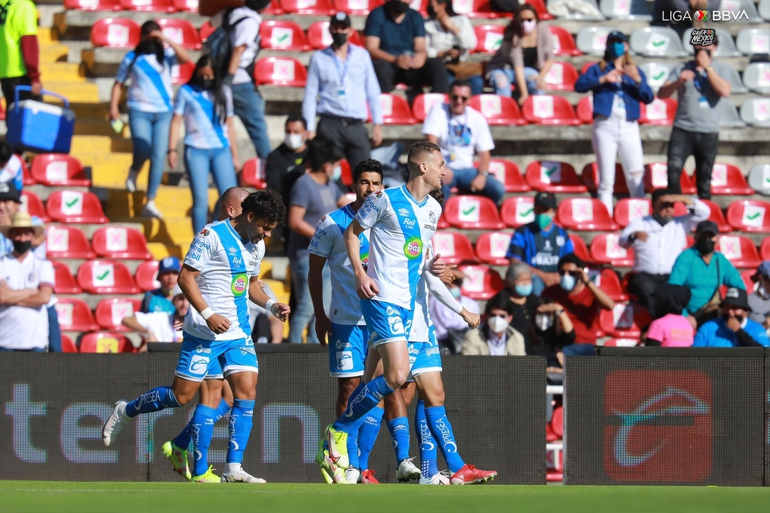 El zaguero brasileño Lucas Maia durante el encuentro Puebla-Querétaro, en La Corregidora. Foto tomada de la cuenta de Twitter @LigaBBVAMX