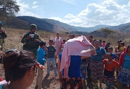 Al menos ocho presuntos delincuentes muertos y dos mujeres secuestradas dejó el enfrentamiento entre integrantes de esa organización delictiva y habitantes del poblado Hacienda de Dolores, municipio de Coyuca de Catalán. Foto proporcionada por pobladores de Hacienda de Dolores 