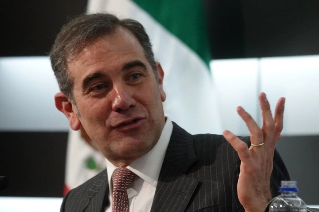 La gira internacional que realiza el presidente del INE, Lorenzo Córdova, “cuesta al pueblo”, repudió el presidente Andrés Manuel López Obrador. Foto Cuartoscuro