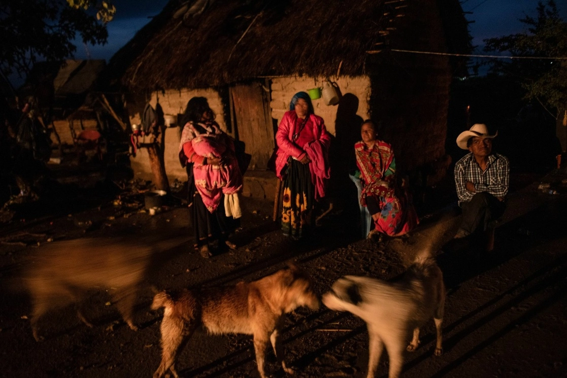 Ceremonia de los pueblos wixárica en Durango. Foto Cuartoscuro 