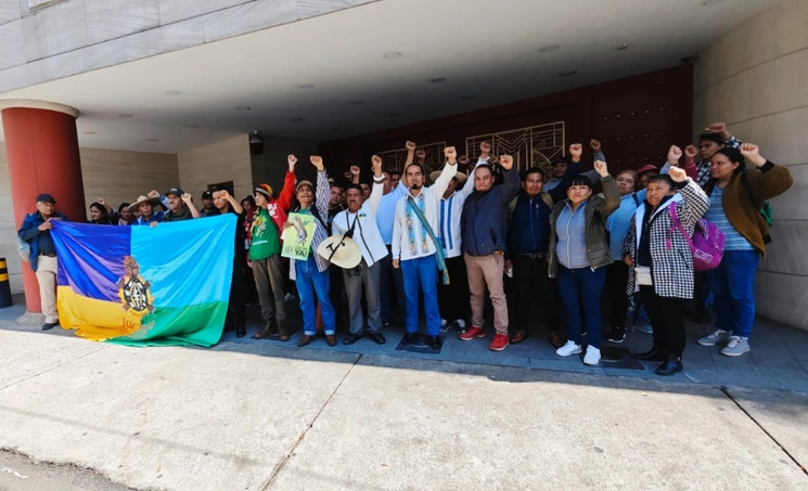 Representantes de pueblos indígenas de Michoacán en manifestación frente a la embajada de China, el 11 de julio de 2023. Foto 'La Jornada'