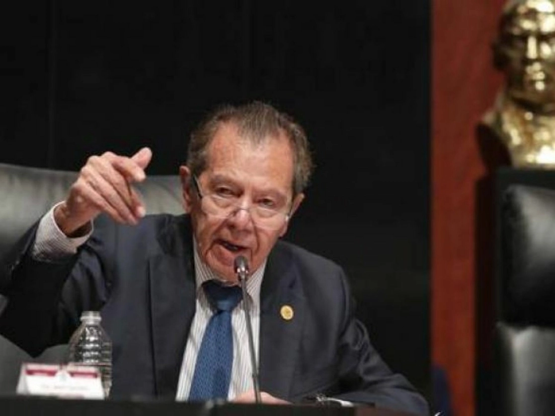 "Nosotros rompimos con el PRI, los mandamos a volar, siempre he estado por la democracia; ¡que este estúpido me diga que no soy demócrata! He fundado instituciones democráticas internacionales", señaló Porfirio Muñoz Ledo. Foto La Jornada / Archivo