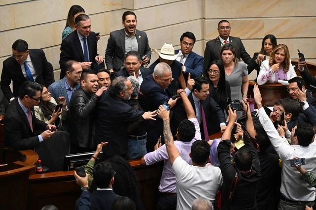 La propuesta del presidente Gustavo Petro, de convocar al pueblo a una consulta popular fue la deriva a una decisión del senado que negó la reforma laboral. Foto 