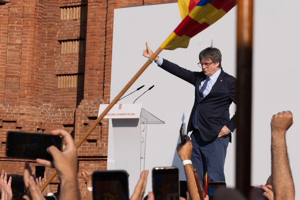 Puigdemont protagonizó con su sorpresiva aparición en Barcelona el debate parlamentario para la investidura de Salvador Illa como nuevo presidente de la Generalitat de Cataluña. Foto Europa Press.