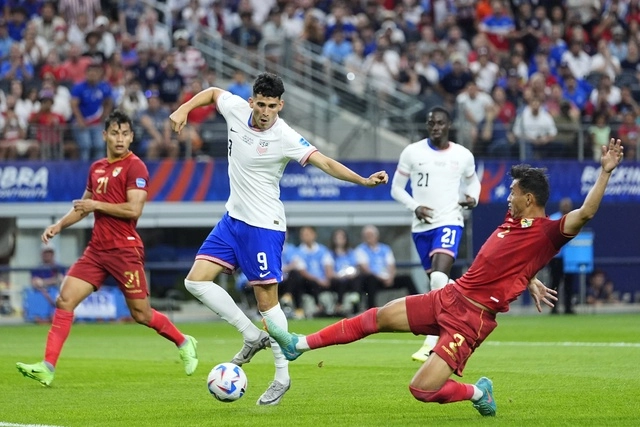 Estados Unidos dominó el encuentro con la selección de Bolivia para vencer 2-0 en la Copa América. Foto Afp