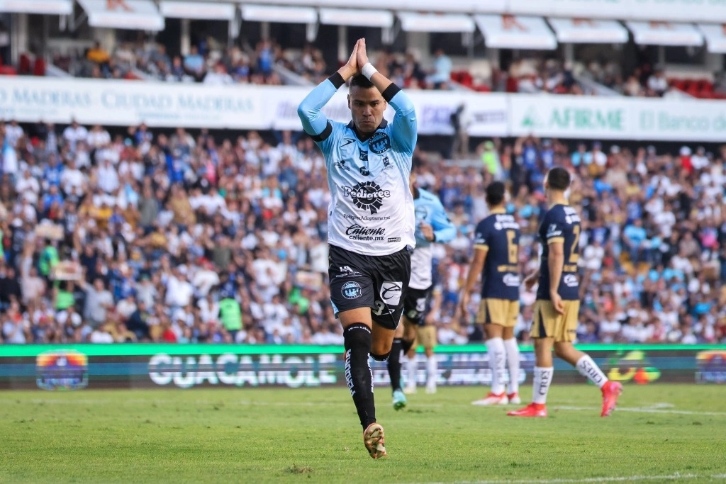 De la mano de Pablo Barrera, ex símbolo puma y quien lideró con un doblete la remontada de los locales (37 y 47), el favoritismo que cargaban los universitarios empezó a desplomarse. Foto @Club_Queretaro