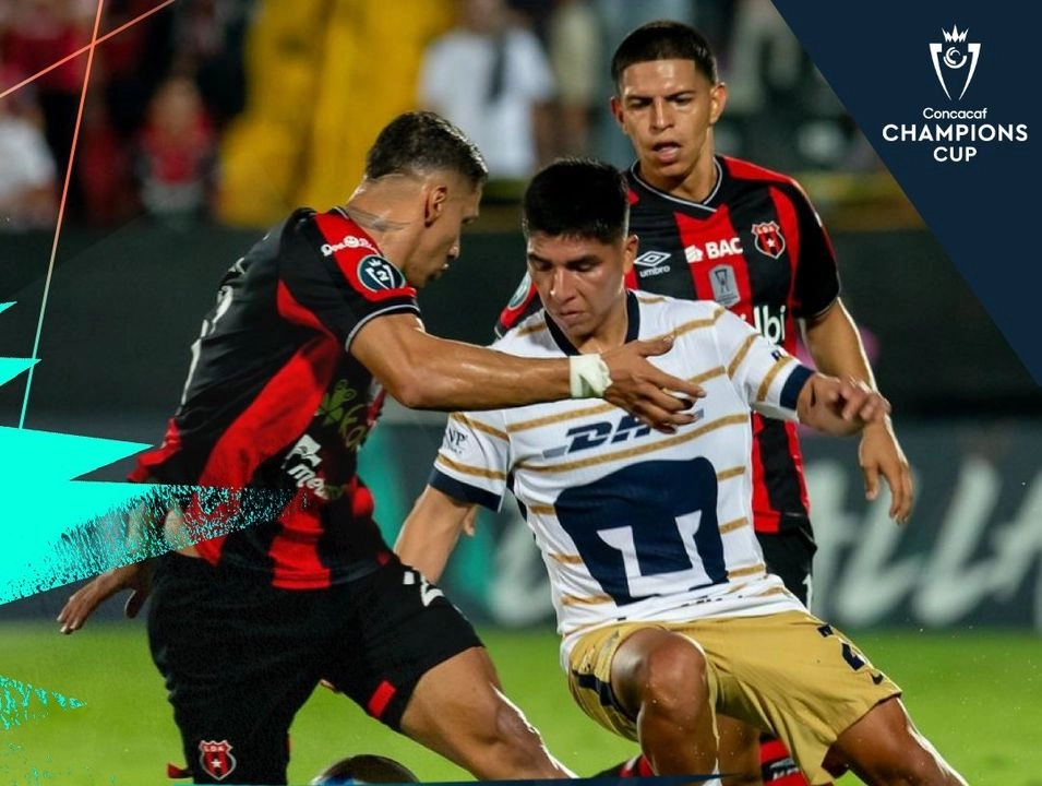 Una de las jugadas del encuentro deportivo. Foto