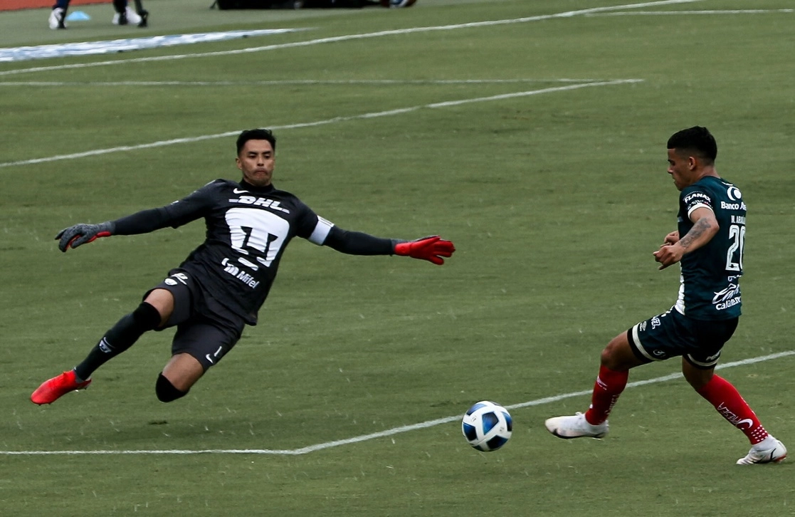 Los universitarios fueron más arriesgados en el ataque al inicio del duelo disputado en el estadio Olímpico Universitario. Foto @ClubPueblaMX/ Archivo