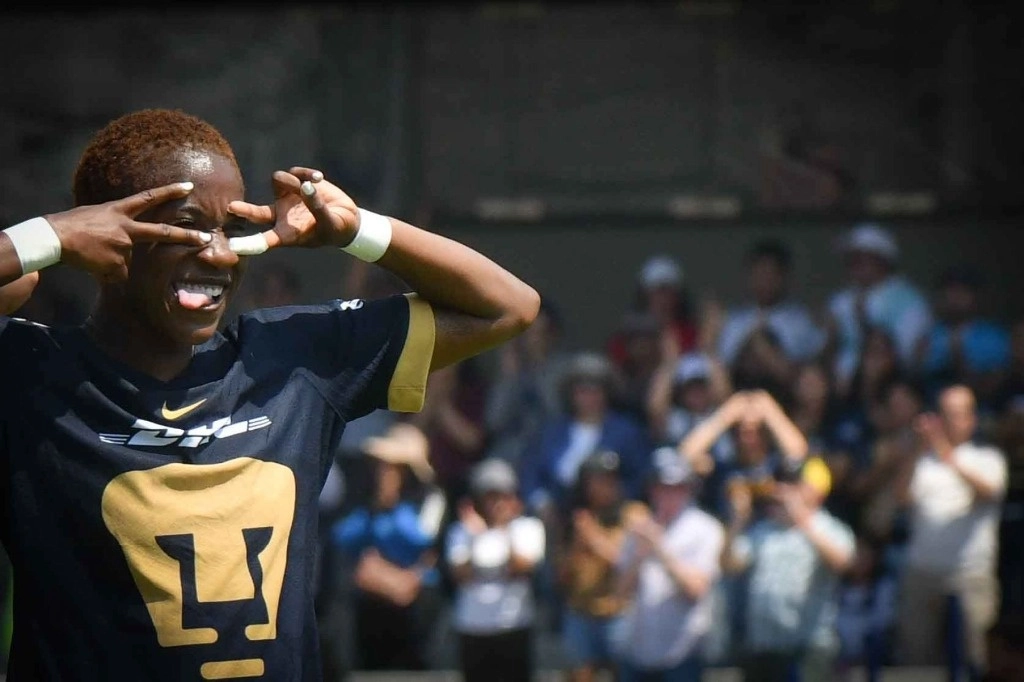 Se cumple medio siglo de la creación del escudo de los Pumas de la UNAM. Foto Cuartoscuro