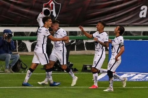 En la recta final, el equipo que consiguió el ansiado gol fue el universitario, en partido jugado en el estadio Jalisco. Foto Liga Mx e Imago7
