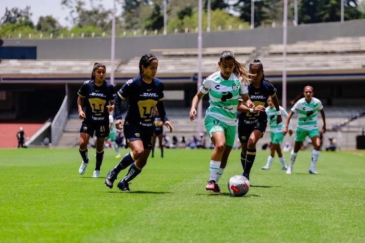 Con la victoria, el conjunto de Pumas suma seis puntos, mientras que Santos sigue al fondo de la clasificación al registrar sólo derrotas. Foto tomada de Twitter @ClubSantosFem
 