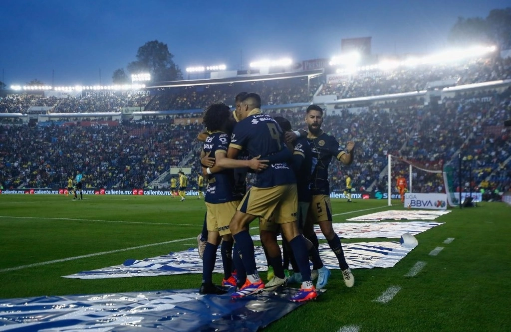 Los Pumas de la Universidad se quedaron con el clásico capitalino tras derrotar al América en el Estadio Cd. de los Deportes. Foto Víctor Camacho