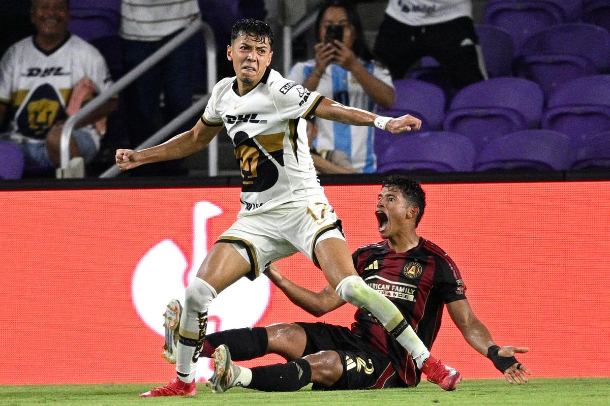 Pumas sufrió la expulsión del portero Keylor Navas pero logró remontar y llevarse la victoria ante Atlanta United. Foto