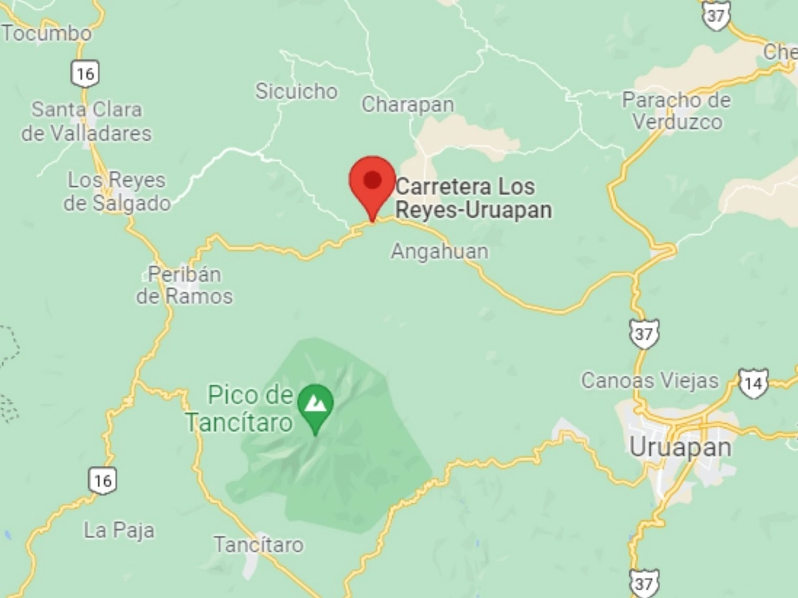 Por segundo día consecutivo, habitantes de la comunidad purépecha de Angahuan mantienen bloqueada la carretera Uruapan-Los Reyes, a unos kilómetros del volcán Paricutín. Imagen tomada de Google Maps