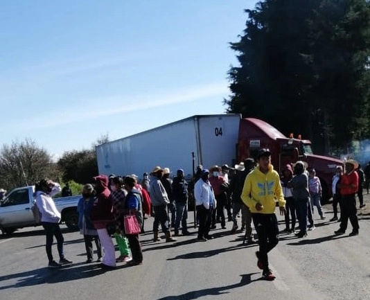 Bloquearon las autopistas Cherán-Zamora a la altura de Huáncito; Pátzcuaro-Uruapan, entronque a San Juan Tumbio; Nahuatzen-Paracho, en Aranza; Morelia-Lázaro Cárdenas, Caltzontzin y Uruapan-Los Reyes, en San Lorenzo. Foto cortesía Consejo Supremo Indígena de Michoacán
