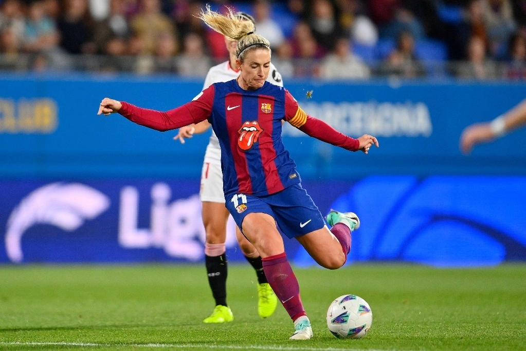 Alexia Putellas, autora de dos de los goles del Barcelona, domina el esférico en una de las jugadas del encuentro. Foto Afp
