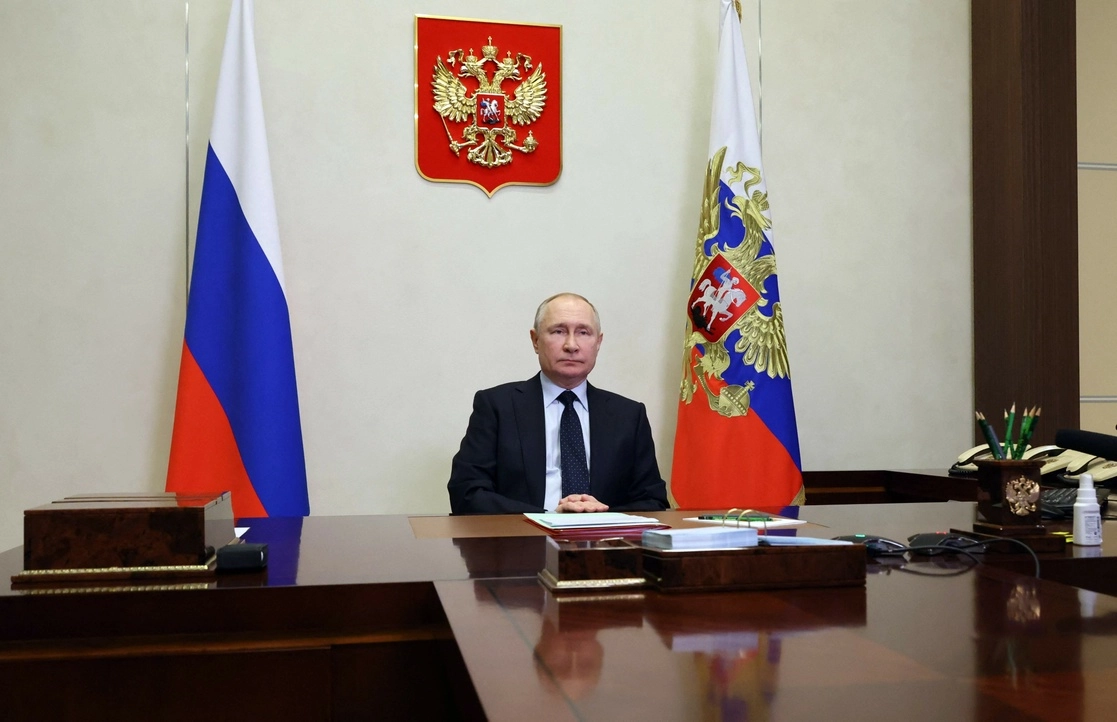 El presidente ruso, Vladimir Putin, preside una reunión del Consejo de Seguridad a través de un enlace de video en la residencia estatal de Novo-Ogaryovo, en las afueras de Moscú, el 27 de enero de 2023. Foto Afp