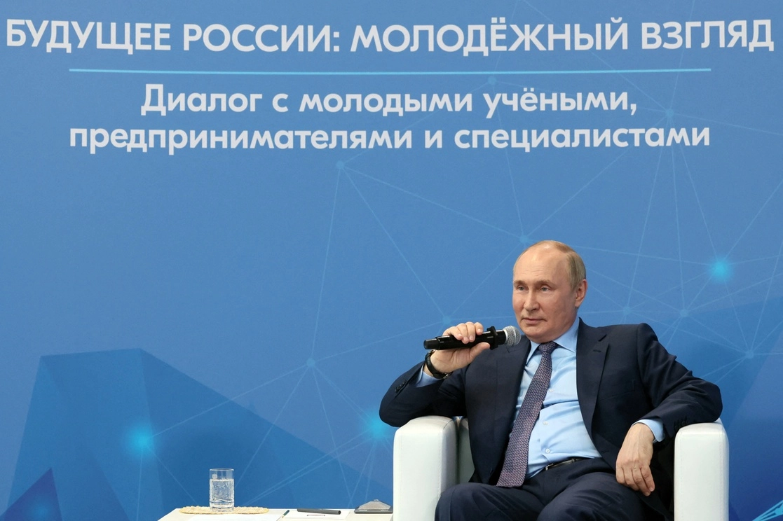 El presidente ruso  Vladimir Putin en una reunión con jóvenes empresarios, en Moscú, el 9 de junio de 2022. Foto Afp