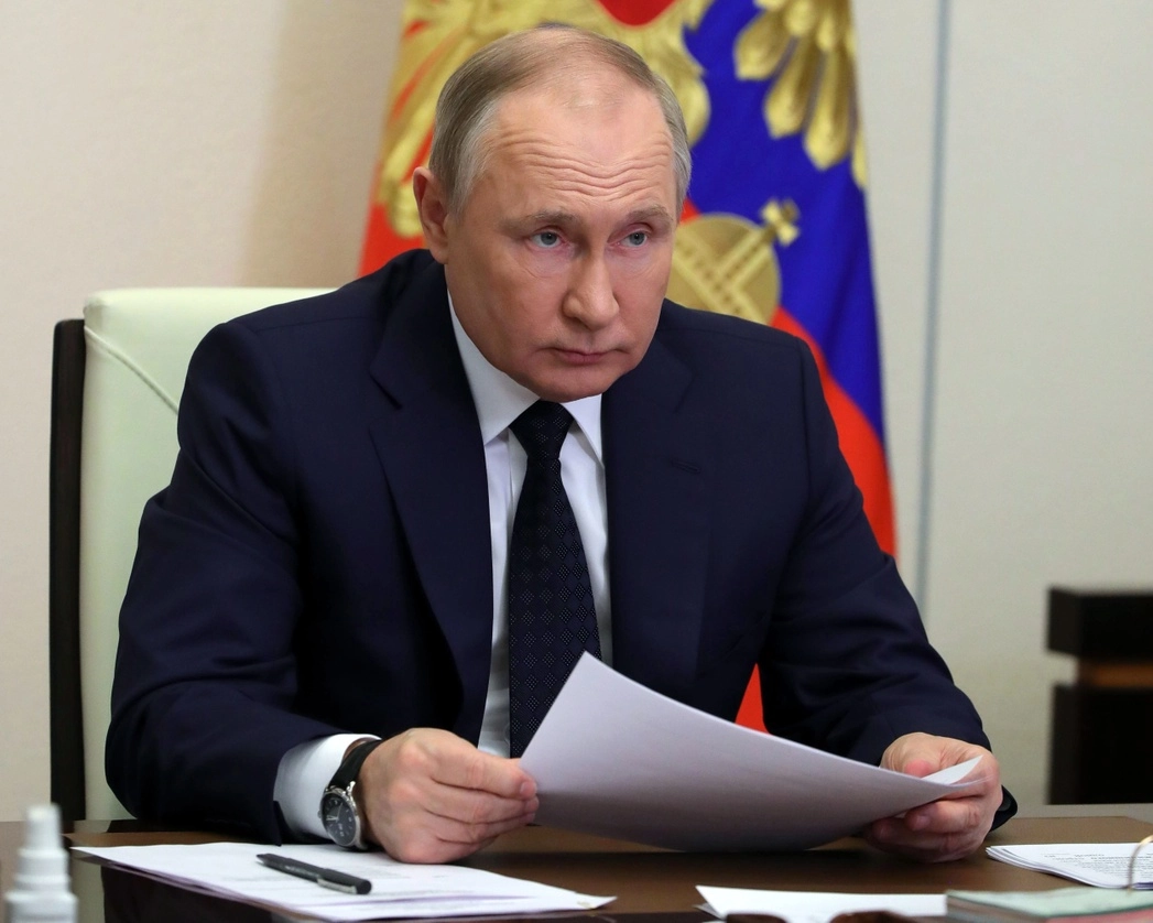 El presidente ruso Vladimir Putin condenó que varios “países occidentales han tomado decisiones ilegítimas en cuanto al supuesto congelamiento de activos rusos”, el 23 de marzo de 2022. Foto Ap