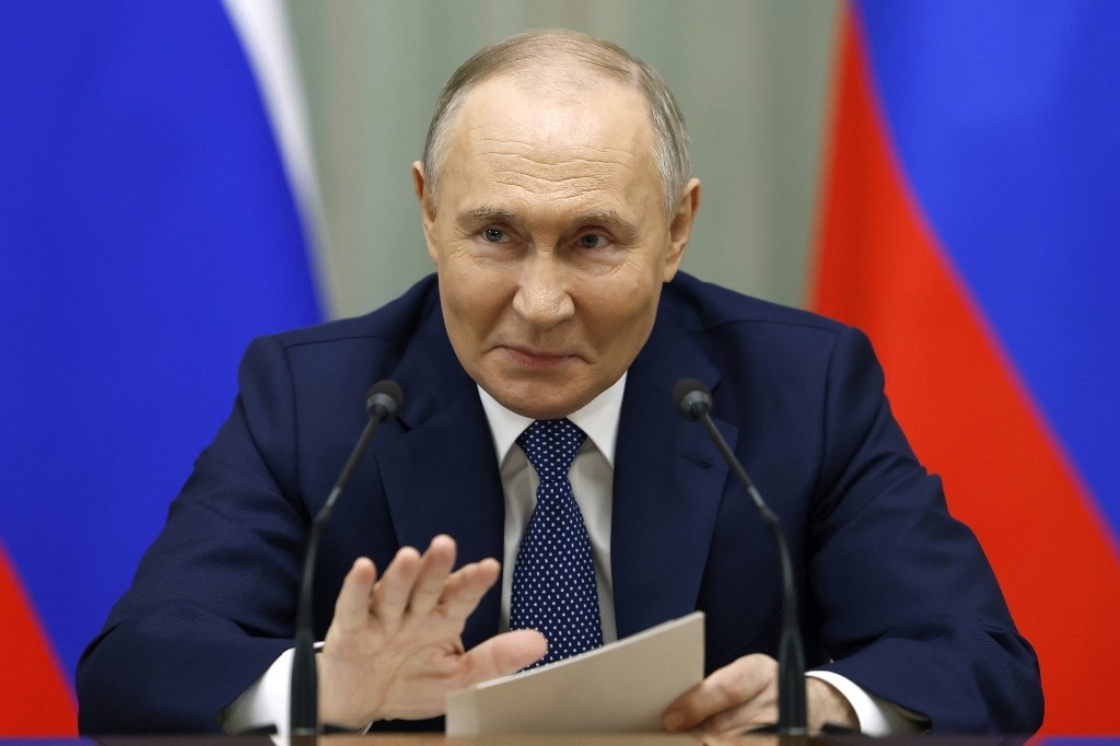 Putin orders maneuvers with nuclear weapons in response to NATO statements