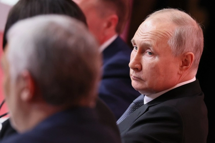 El presidente Vladimir Putin asiste a una sesión plenaria del foro Ideas Fuertes para un Nuevo Tiempo, en Moscú, Rusia, el jueves 29 de junio de 2023. Foto Ap