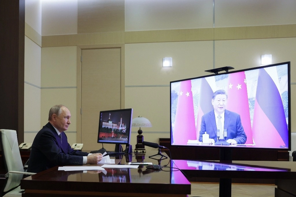 Los mandatarios de Rusia, Vladimir Putin, y de China, Xi Jinping, sostuvieron una reunión virtual, como suelen hacer a comienzos de cada año, para evaluar la relación bilateral en los 12 meses precedentes y analizar los desafíos comunes. Imagen del 21 de enero de 2025. Foto Gavriil Grigorov / Sputnik / Kremlin Pool vía Ap