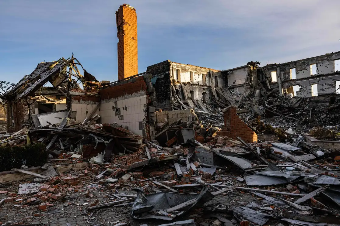 Devastación en Bohorodychne, ciudad de la región de Donietsk bombardeada por fuerzas rusas que recién fue recuperada por el ejército ucranio, el 20 de diciembre de 2022. Foto Afp