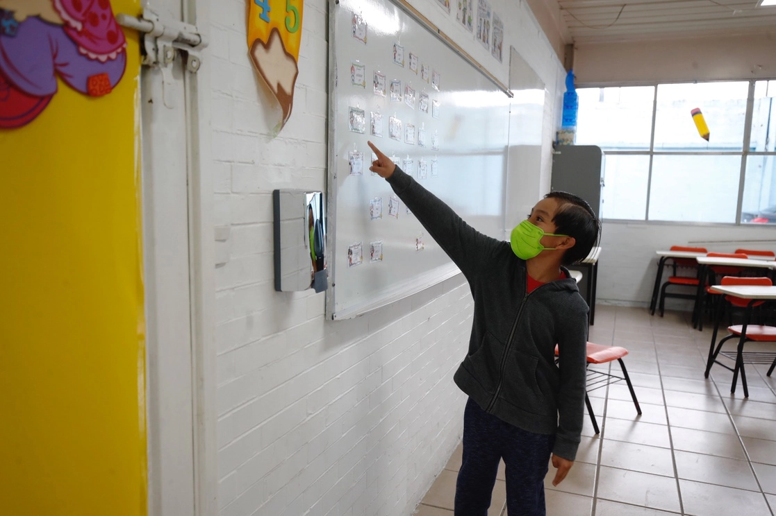 Con la propuesta de reforma educativa del PVEM los maestros deberán usar la tecnologías de la información. Foto Cristina Rodríguez/Archivo